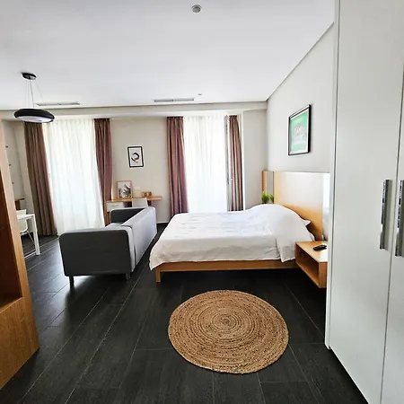 Magnet 2 Self Check In * Tirana