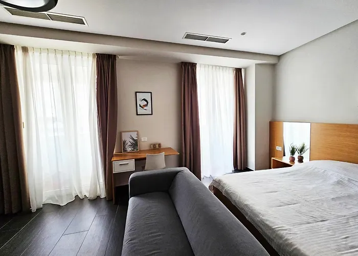 Magnet 2 Self Check In ティラナ